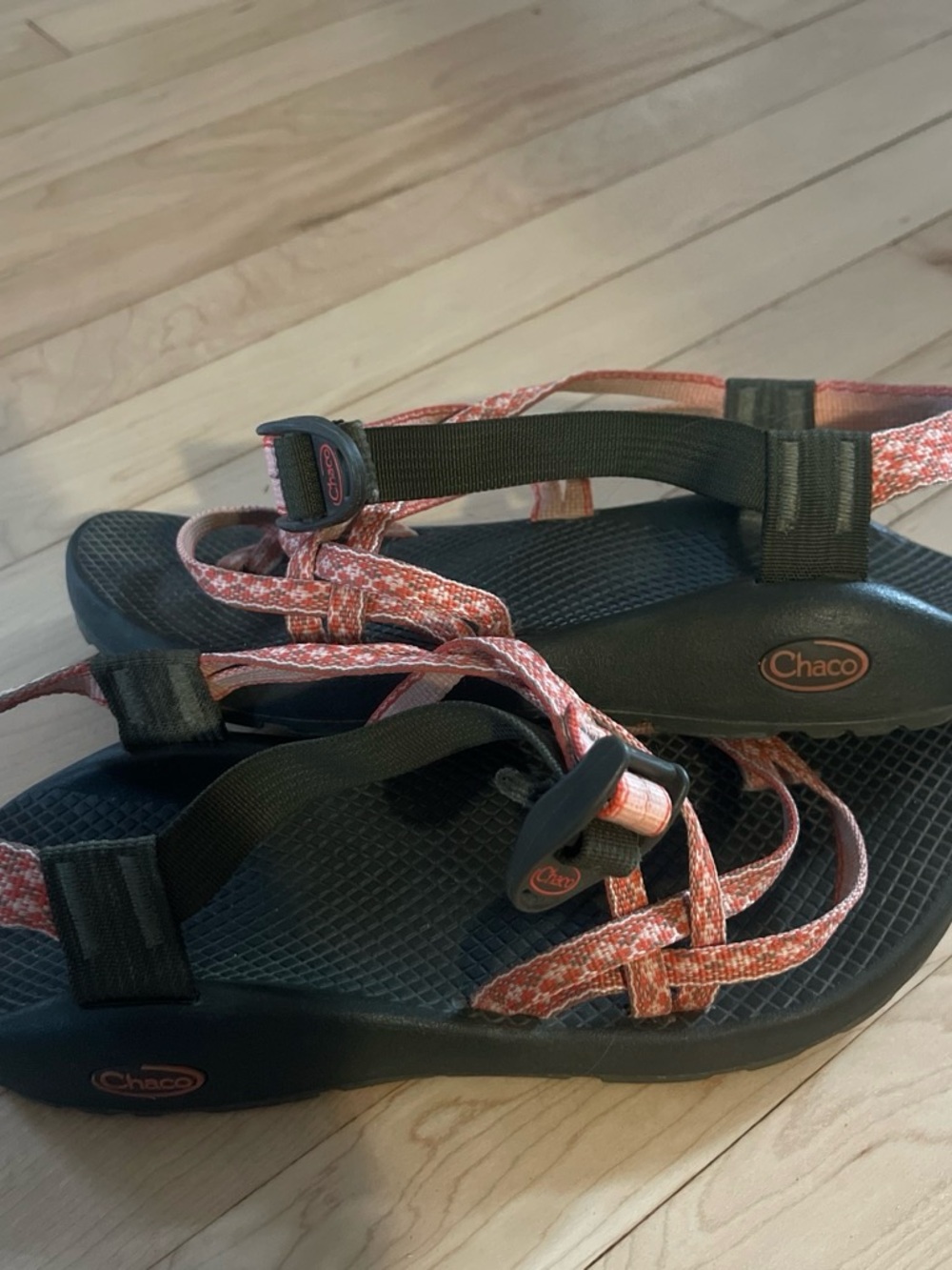 Chaco Women’s Coral Patterned Strap Sandals with Black Sole size 8.5